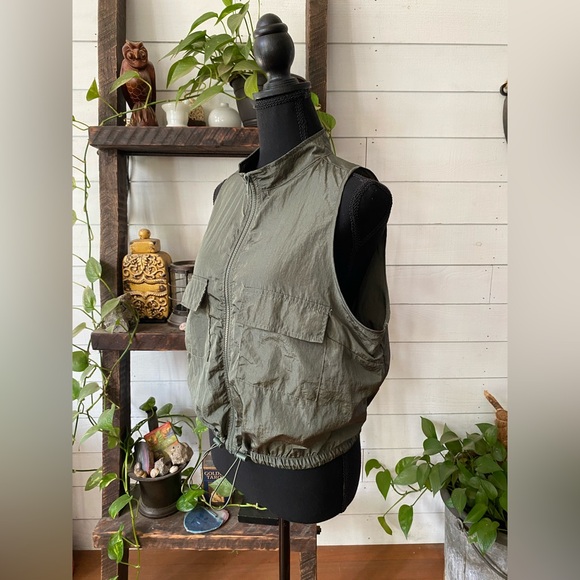 No Boundaries Olive Green Cargo Vest - Picture 4 of 17
